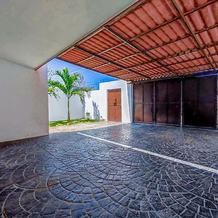 Villa Moderna Con Alberca, Gimnasio Y Cochera Mérida Eksteriør billede